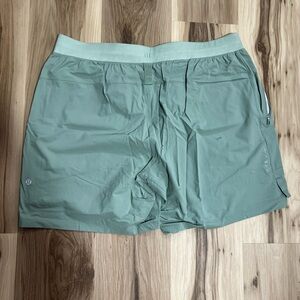 Lululemon License to Train Short 7” Linerless Palm Court Green Mens (Like New)